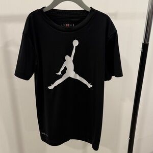 Jordan boys Black T-Shirt with White Jumpman Logo size s
